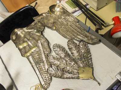 La scultura completa comprende Michele che calpesta il diavolo, ma � stata �smontata� perch� i restauratori lavorassero singolarmente su tutte le sue componenti